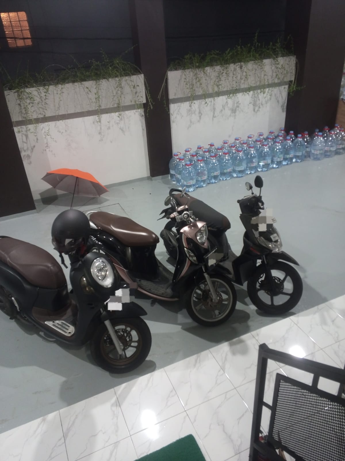 Parkiran Motor Dalam